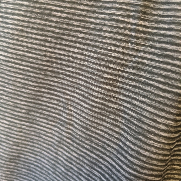 Under Armour Small Grey Perfect Pace Tee - Picture 3 of 3